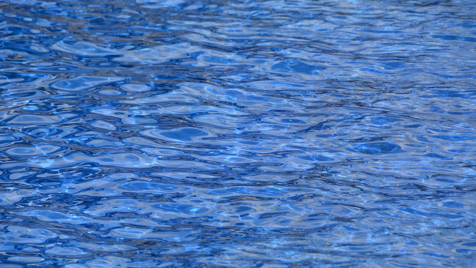 Une piscine conçue avec des panneaux est très robuste