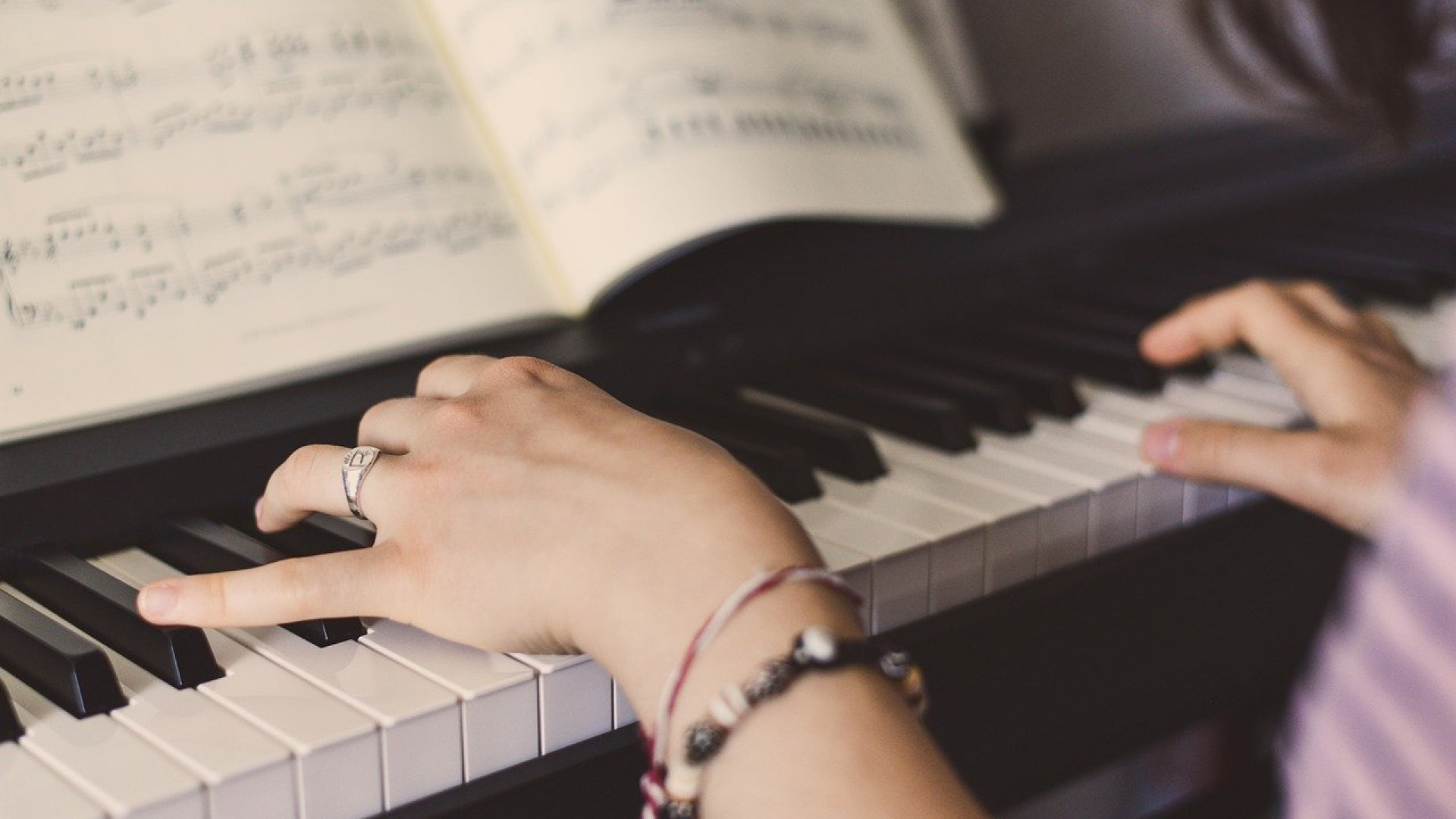 Quel piano électrique choisir pour débutant ?